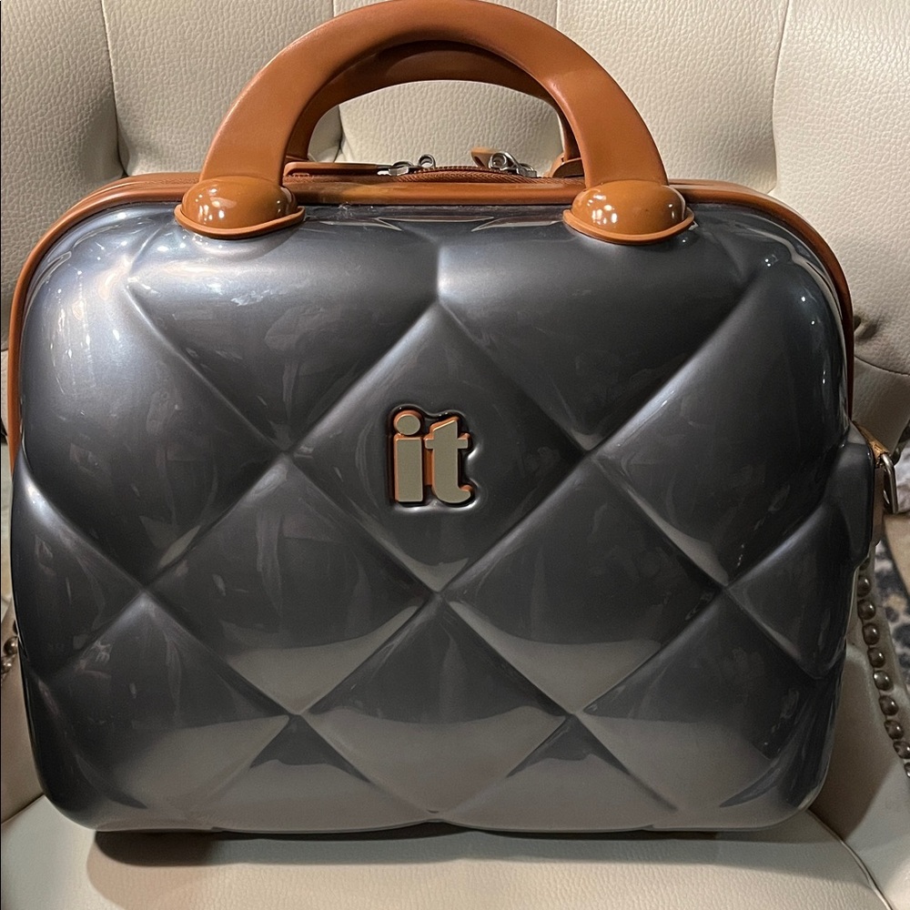IT Luggage Makeup bag Travel cosmetic organizer Hair tools